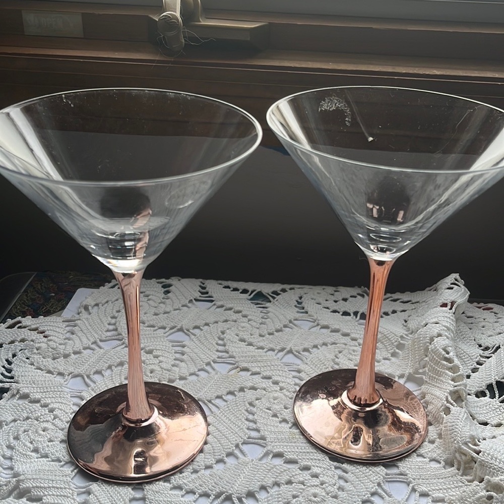 Martini anyone ? 2 standard size glasses -new